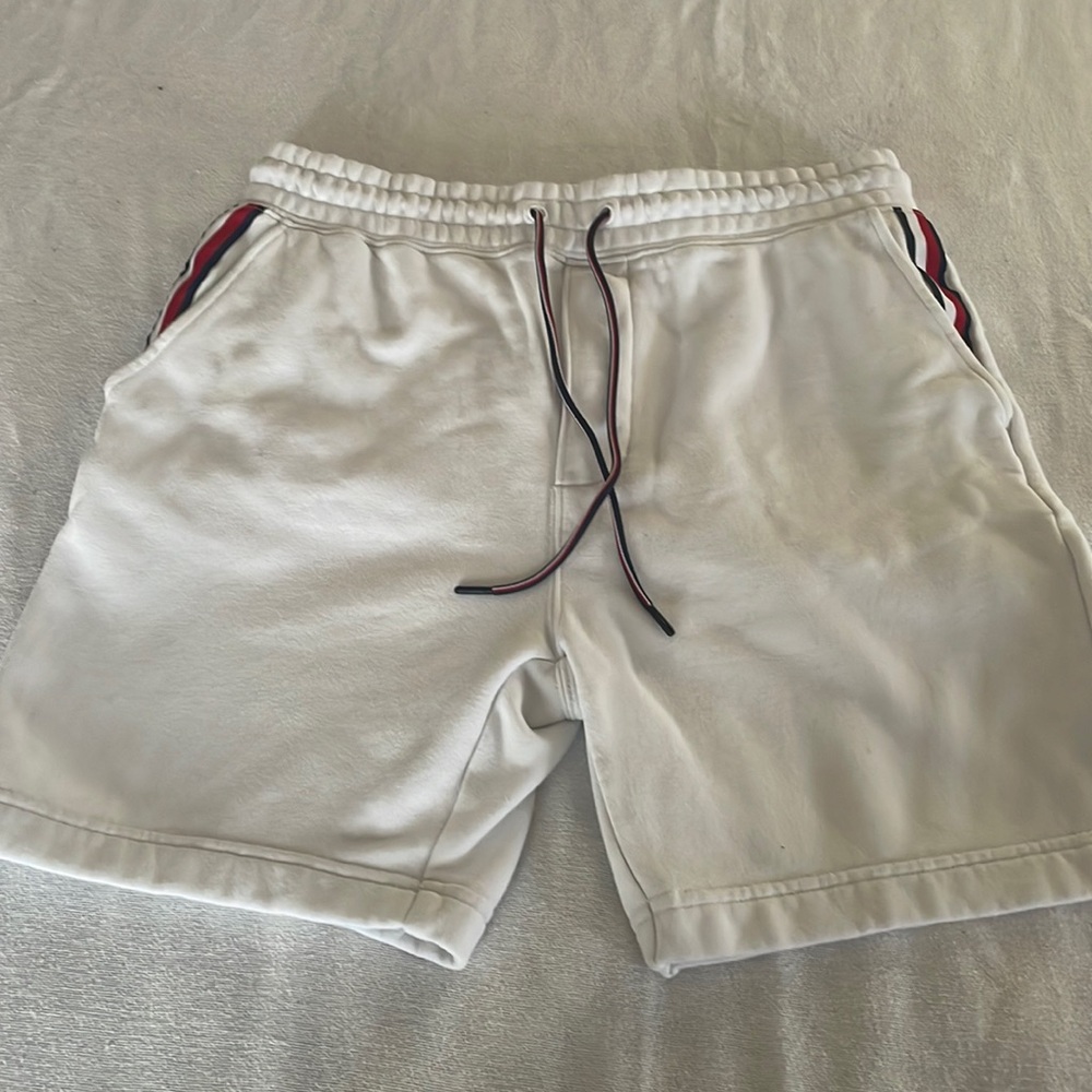 men's shorts, Tommy Hilfiger, white, talla S used in good condition.